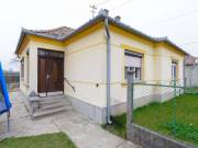 Eladó 90 m2-es családi ház Tét