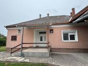 Eladó 122 m2-es családi ház Bősárkány