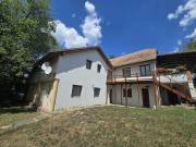 Eladó 320 m2-es téglalakás Lovasberény