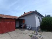 Eladó 90 m2-es családi ház Jászladány
