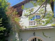Kód: 5255KR Egyedi belső kialakítású, szinteloltásos VILLA jellegű családi ház