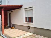 Eladó Pécsett a Szigeti úton földszinti 1 szobás 35 nm téglalakás – 2 autóbeállóval zárt udvarban