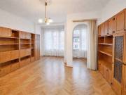 VÁROSLIGETNÉL, KERTVÁROSIAS HANGULATÚ UTCÁBAN, LAKÁS ELADÓ!