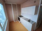 Debrecenben, Belvárosban a Csapó utcán eladó egy 60m²-es, 3 szobás, 9. emeleti, loggiás panellakás!