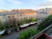 Debrecenben, abszolút belvárosban, liftes társasházban , a "Dollárházban" 59 m²-es, loggiá
