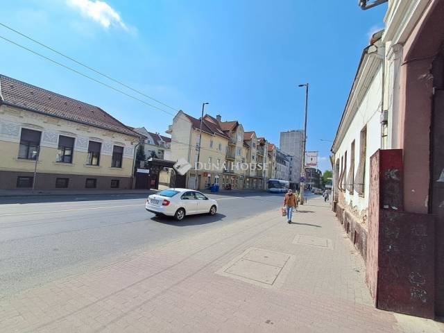 Fórum közelében 77 nm-es tágas nappali, 2 hálós lakás eladó - Kép