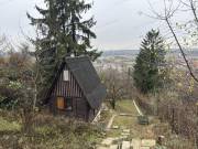 Különleges zártkert eladó Tatabánya Turul-oldalán – panoráma, jurta, szauna, faház, garázs!