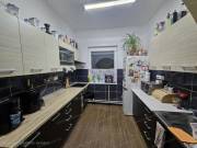 Eladó tágas, dupla erkélyes, felújított lakás Komárom szívében!