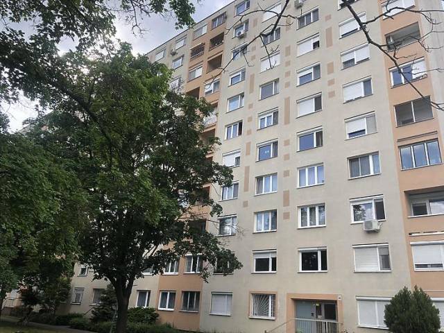 Elad 35 M2 es Panellak s Budapest XV Ker let jpalota Erd ker l 