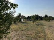 Eladó telek, Taksony