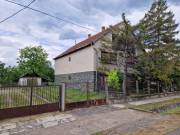 Jászkiséren 231 nm-es 2 szintes 5 szobás felújítandó családi ház eladó
