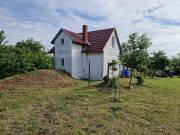 Füle és Balatonfőkajár közt eladó hétvégi házas ingatlan.