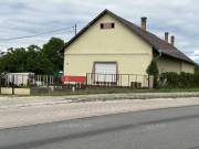 ELADÓ Pincehelyen 120 m2-es, gazdálkodásra és kereskedelemre alkalmas, 4 szobás családi ház, udvarra