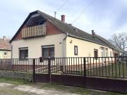 Nagydorogon 128 m2-es, 4 szobás, hangulatos családi ház garázzsal, melléképülettel és nagy telekkel 