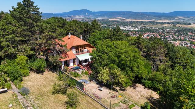 Tágas családi otthon wellness részleggel, természetközeli, csendes környezetben – 400 m² nyugalom Bu - Kép
