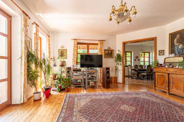 Tágas családi otthon wellness részleggel, természetközeli, csendes környezetben – 400 m² nyugalom Bu - Kép