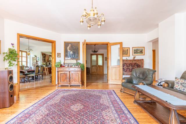 Tágas családi otthon wellness részleggel, természetközeli, csendes környezetben – 400 m² nyugalom Bu - Kép