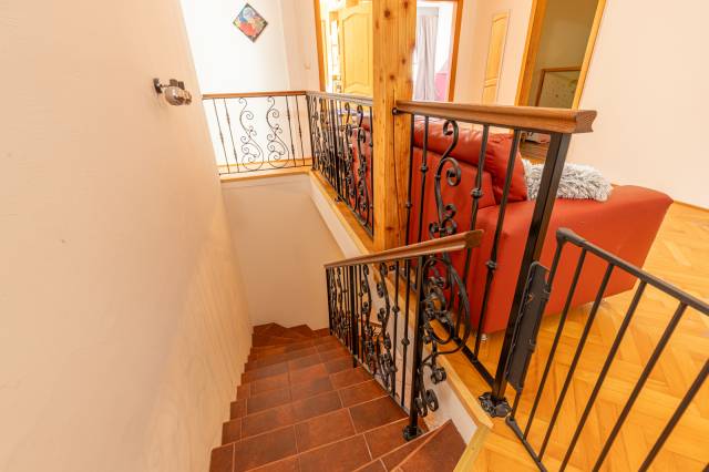 Tágas családi otthon wellness részleggel, természetközeli, csendes környezetben – 400 m² nyugalom Bu - Kép