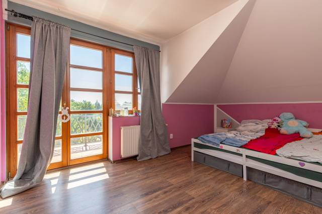 Tágas családi otthon wellness részleggel, természetközeli, csendes környezetben – 400 m² nyugalom Bu - Kép