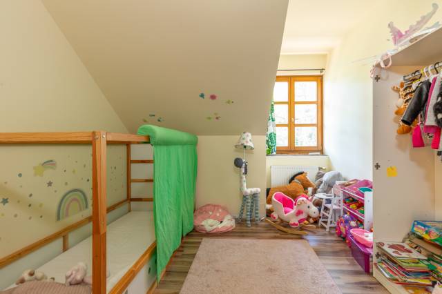 Tágas családi otthon wellness részleggel, természetközeli, csendes környezetben – 400 m² nyugalom Bu - Kép
