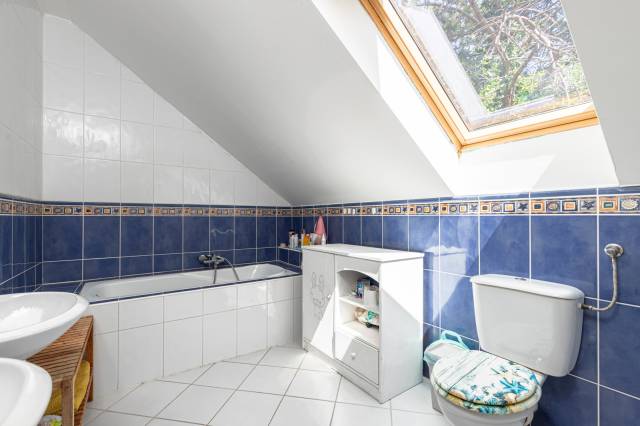 Tágas családi otthon wellness részleggel, természetközeli, csendes környezetben – 400 m² nyugalom Bu - Kép