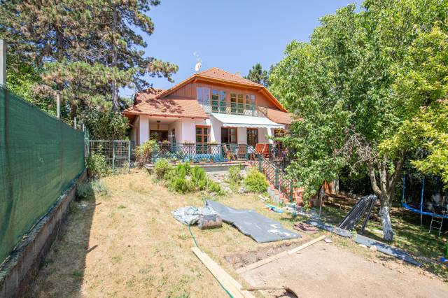 Tágas családi otthon wellness részleggel, természetközeli, csendes környezetben – 400 m² nyugalom Bu - Kép