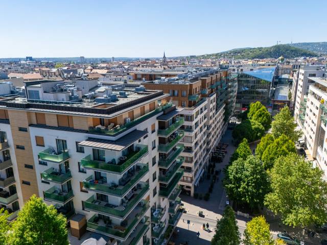 Panorámás Corvin-kilátás, tágas terasz és 4 szoba a 8. emeleten - Kép
