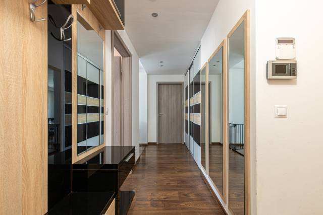 Panorámás Corvin-kilátás, tágas terasz és 4 szoba a 8. emeleten - Kép