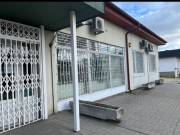 Szigetszentmiklóson forgalmas helyen 200 m2-es utcai bejáratos üzlethelyiség kiadó