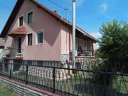 Balatonfűzfőtől csak pár km-re, Litéren családi ház eladó - sok helyiség, rengeteg lehetőség!