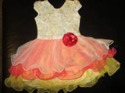 csipkés tetejű fodros aljú ruha 80- 86 cm Kid Kids mb: 48 cm h:49 cm