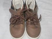 24-s barna magas szárú fűzős tépőzáras cipő