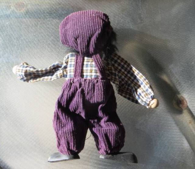 régi vintage kézműves fababa kockás inges, kordbársony nadrág 20 cm - Kép