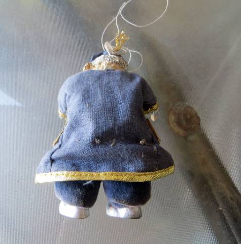 régi vintage Old World mikulás karácsonyfadísz kék ruhában 10 cm - Kép