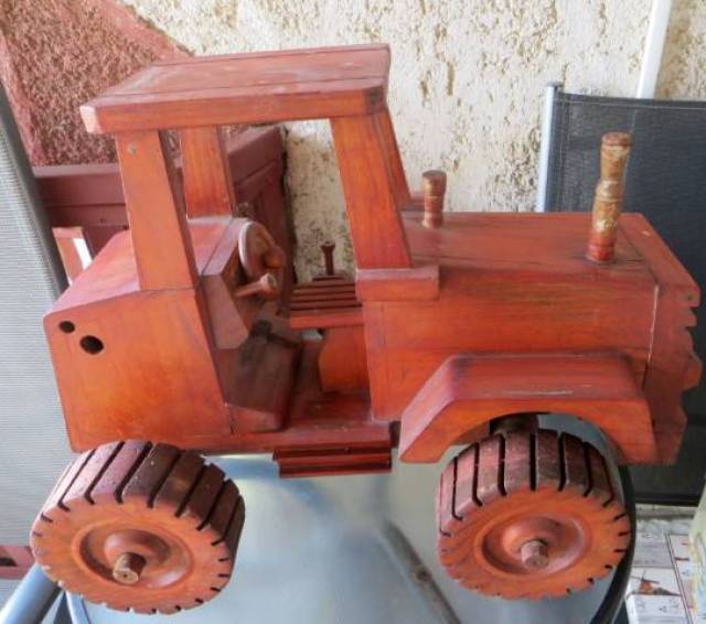 régi monumentális vintage fa traktor egyedi kézműves dísztárgy  gyűjtői darab makett - Kép