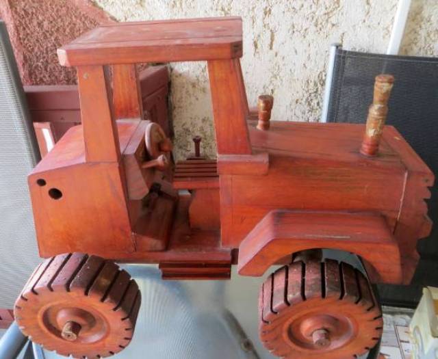 régi monumentális vintage fa traktor egyedi kézműves dísztárgy  gyűjtői darab makett - Kép