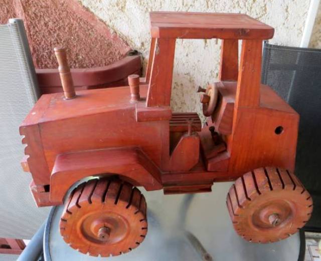 régi monumentális vintage fa traktor egyedi kézműves dísztárgy  gyűjtői darab makett - Kép