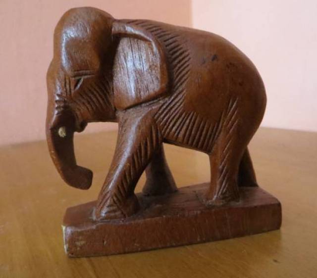 régi vintage kézzel faragott teakfa elefánt szobor Thaiföld10 cm - Kép