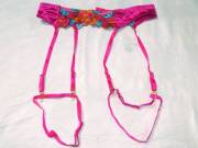 harisnyatartó harisnyakötő  pink hímzéses db:78-100 cm XL -s