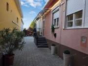 Makón, a Kossuth utcában felújított polgári lakás eladó – 98,8 m²