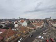 Jászberény belvárosi részén eladó egy két szobás, erkélyes lakás!