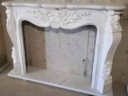 Fehér márvány barokk stílusú kandalló