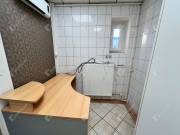 Kiadó Miskolc belvárosi, utcafronti húsbolt berendezéssel!