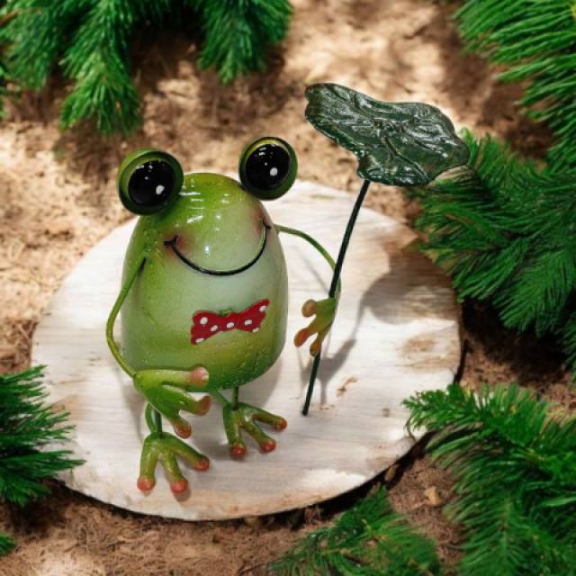 Aranyos békás fém kerti dekoráció esernyővel – mozgó figura 18x14x20 cm - Kép