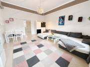 Szegeden, a Kossuth Lajos sugárúton kínálunk ELADÁSRA egy I. emeleti, 73 m²-es, jó állapotú, nagypol