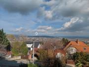 Eladó panorámás szélső sorházi lakás Testvérhegyen!
