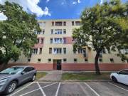 Budapest XVIII. kerületének kedvelt, parkos részén kínálunk megvételre egy 51 m²-es, két egész szobá