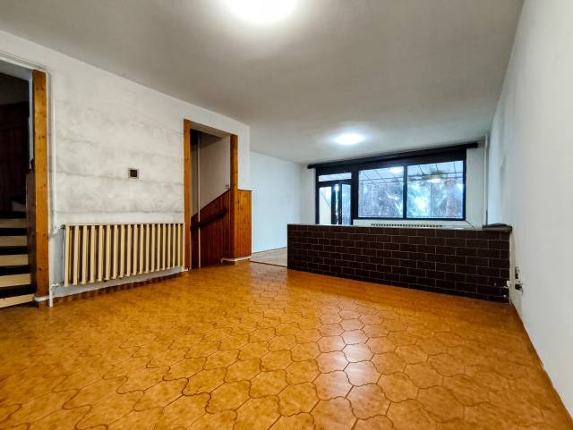 Eladó Békéscsabán tágas lehetőségekkel teli sorház, 4 szoba+garázs! - Kép