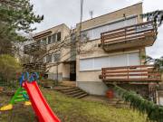 Eladó panorámás, erkélyes, kertkapcsolatos garzon a XII. kerület egyik legcsendesebb utcájában