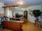 Eladó panorámás, első emeleti belvárosi lakás Szolnok szívében – közvetlen Tisza-parti kilátással!